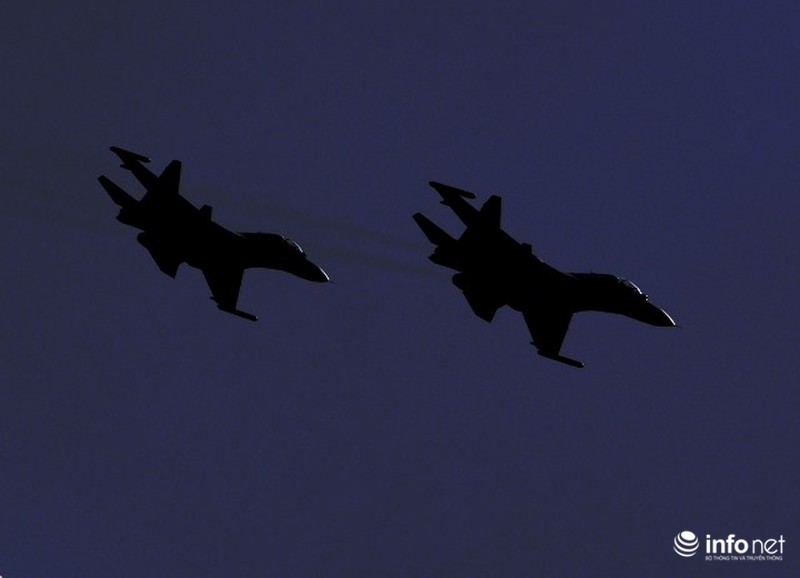 Su-30 MK2, Su-22M4 Việt Nam lần đầu tập ném bom ban đêm - ảnh 1