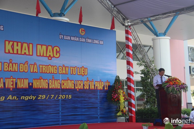 Sinh viên, học sinh Long An háo hức với triển lãm bản đồ Hoàng Sa, Trường Sa - ảnh 1