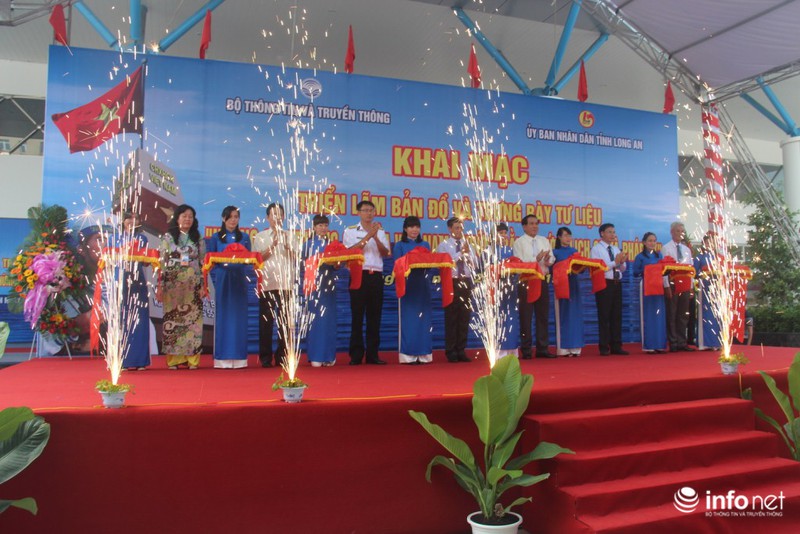 Sinh viên, học sinh Long An háo hức với triển lãm bản đồ Hoàng Sa, Trường Sa - ảnh 5