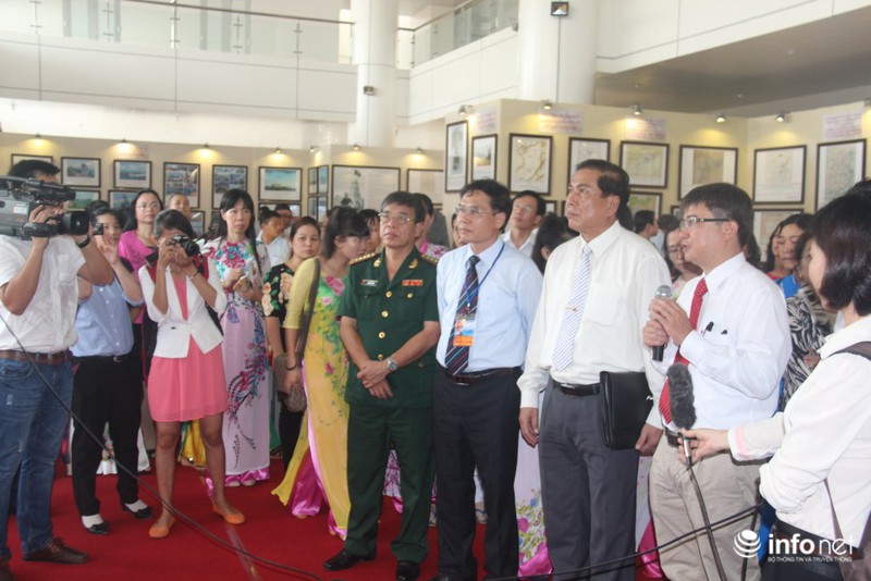 Sinh viên, học sinh Long An háo hức với triển lãm bản đồ Hoàng Sa, Trường Sa - ảnh 6