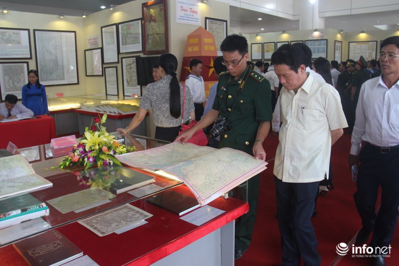 Sinh viên, học sinh Long An háo hức với triển lãm bản đồ Hoàng Sa, Trường Sa - ảnh 7