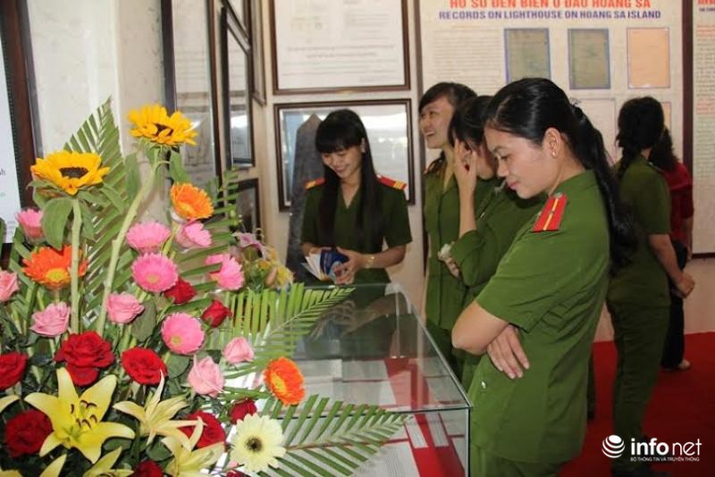 Bản đồ, tư liệu về Hoàng Sa và Trường Sa đến với người dân tỉnh Hậu Giang - ảnh 4