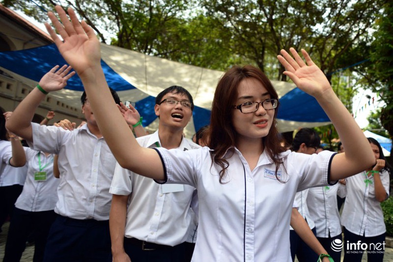 TP.HCM: Nghẹn ngào nước mắt ngày chia tay mái trường của HS Lê Hồng Phong - ảnh 11