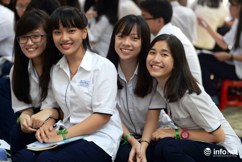 TP.HCM: Nghẹn ngào nước mắt ngày chia tay mái trường của HS Lê Hồng Phong - ảnh 3