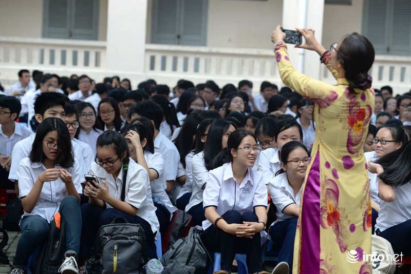 TP.HCM: Nghẹn ngào nước mắt ngày chia tay mái trường của HS Lê Hồng Phong - ảnh 4