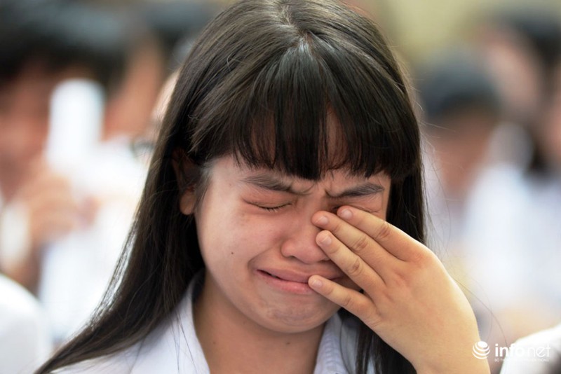 TP.HCM: Nghẹn ngào nước mắt ngày chia tay mái trường của HS Lê Hồng Phong - ảnh 6
