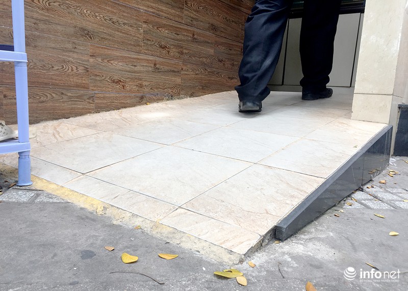 Cận cảnh nhà vệ sinh công cộng tiền tỷ miễn phí ở TP.HCM - ảnh 3