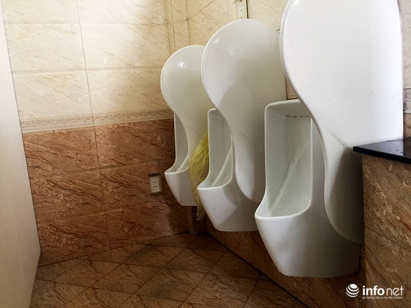 Cận cảnh nhà vệ sinh công cộng tiền tỷ miễn phí ở TP.HCM - ảnh 9