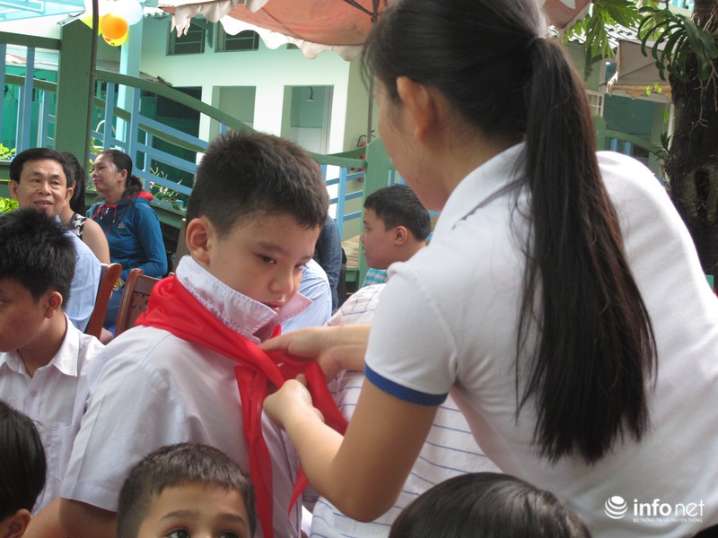 Rạng ngời nụ cười trong lễ khai giảng của trẻ tự kỷ - ảnh 3