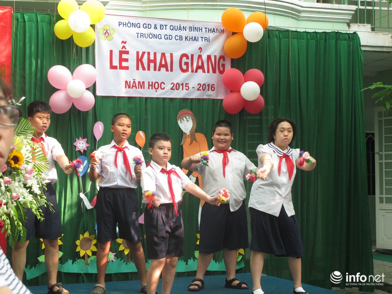 Rạng ngời nụ cười trong lễ khai giảng của trẻ tự kỷ - ảnh 4