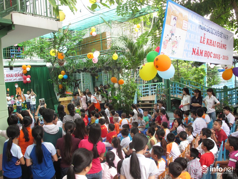 Rạng ngời nụ cười trong lễ khai giảng của trẻ tự kỷ - ảnh 1