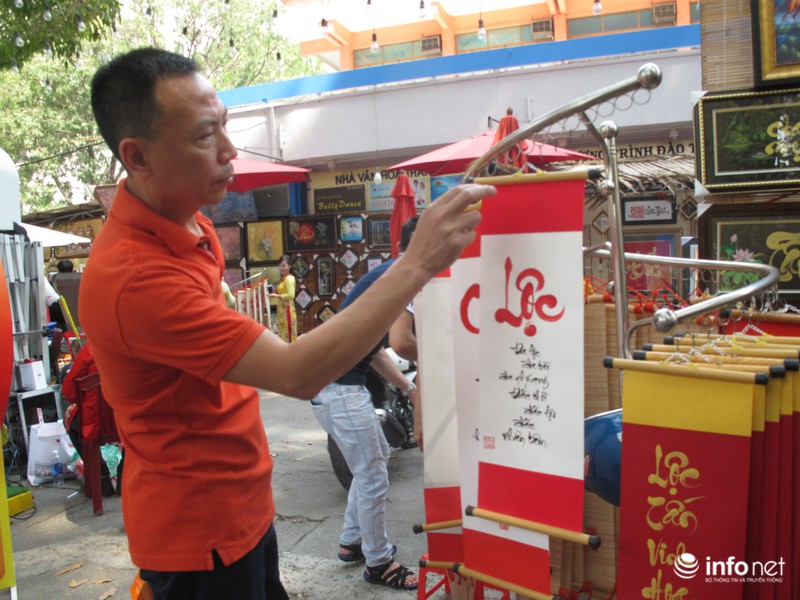 Sài Gòn rực nắng với “phố ông đồ” - ảnh 13