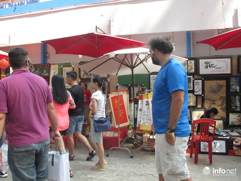 Sài Gòn rực nắng với “phố ông đồ” - ảnh 15