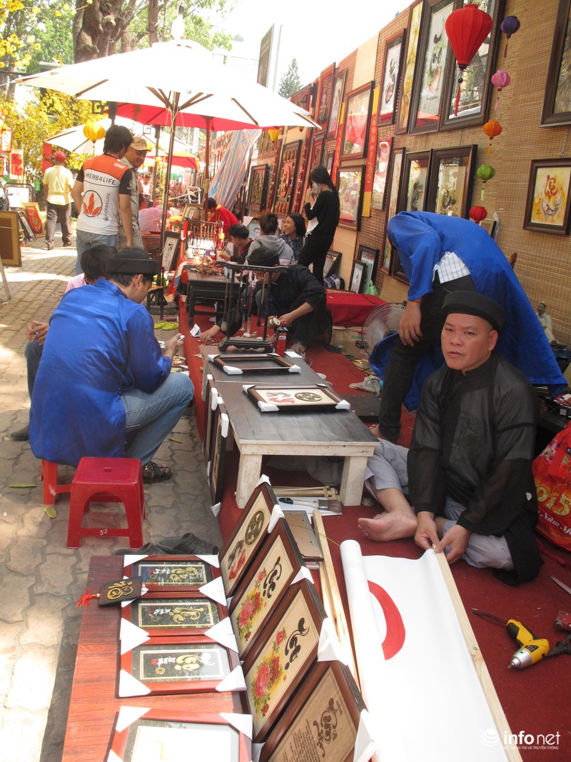 Sài Gòn rực nắng với “phố ông đồ” - ảnh 9