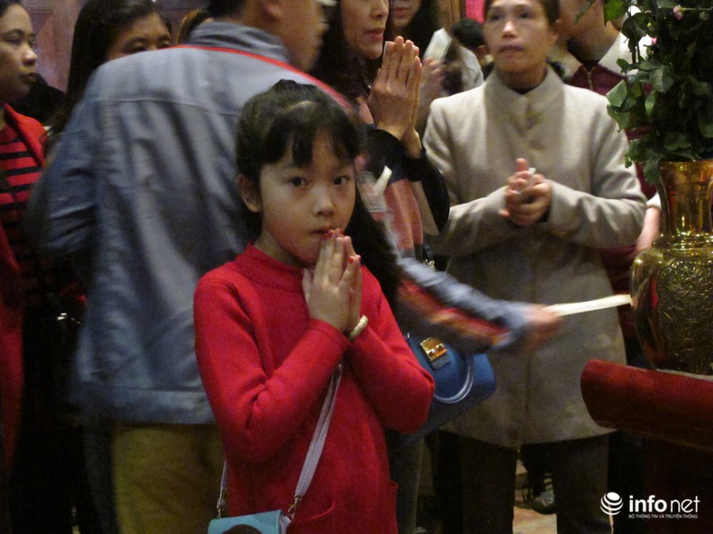 Văn Miếu chật ních người xin chữ đầu năm - ảnh 14