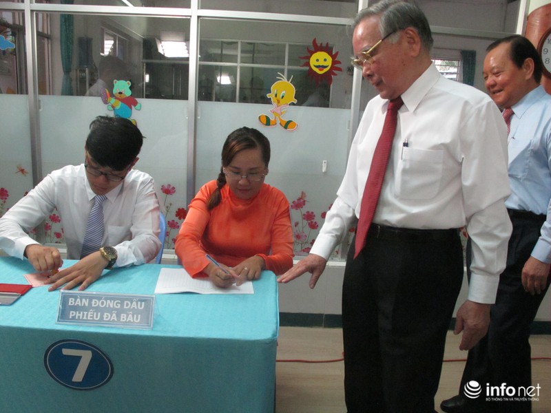 Nguyên Thủ tướng Phan Văn Khải, Nguyễn Tấn Dũng đi bỏ phiếu - ảnh 11