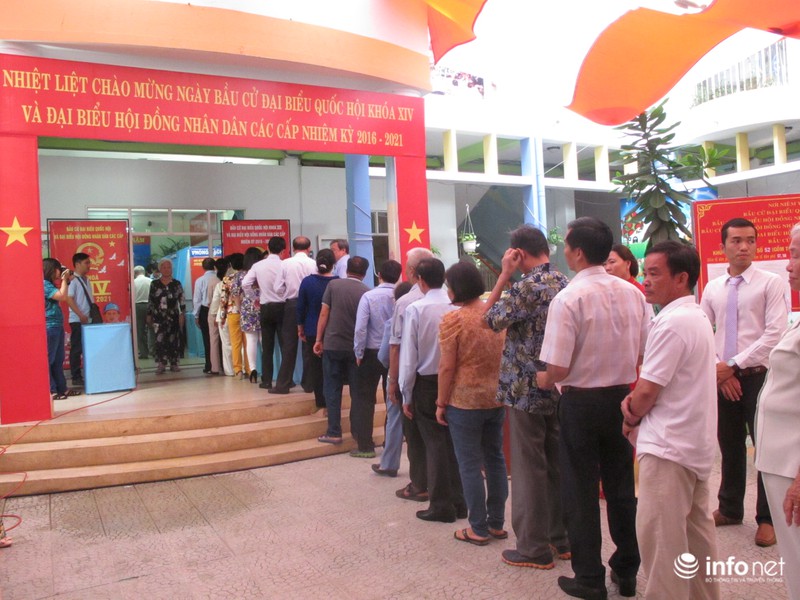 Nguyên Thủ tướng Phan Văn Khải, Nguyễn Tấn Dũng đi bỏ phiếu - ảnh 16