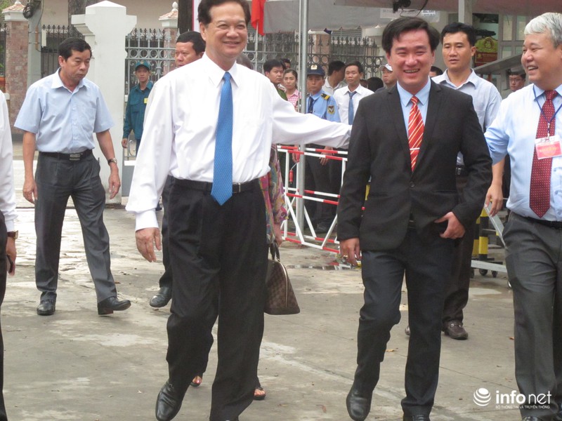 Nguyên Thủ tướng Phan Văn Khải, Nguyễn Tấn Dũng đi bỏ phiếu - ảnh 2