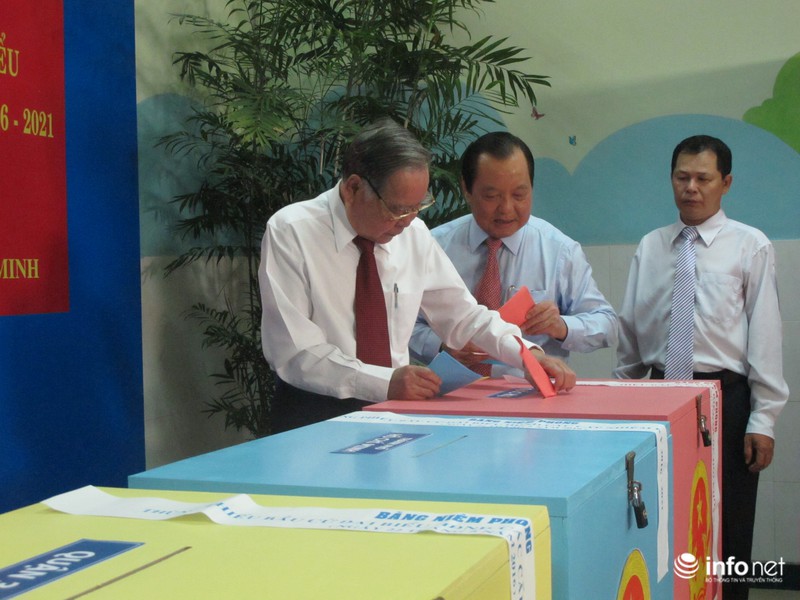 Nguyên Thủ tướng Phan Văn Khải, Nguyễn Tấn Dũng đi bỏ phiếu - ảnh 8