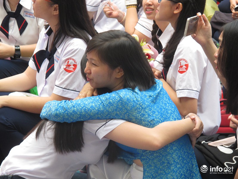 Học trò trường THPT Gia Định nghẹn ngào trong lễ tri ân - ảnh 11