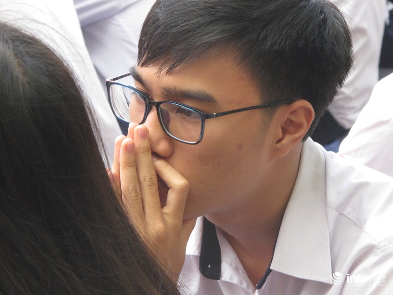 Học trò trường THPT Gia Định nghẹn ngào trong lễ tri ân - ảnh 13