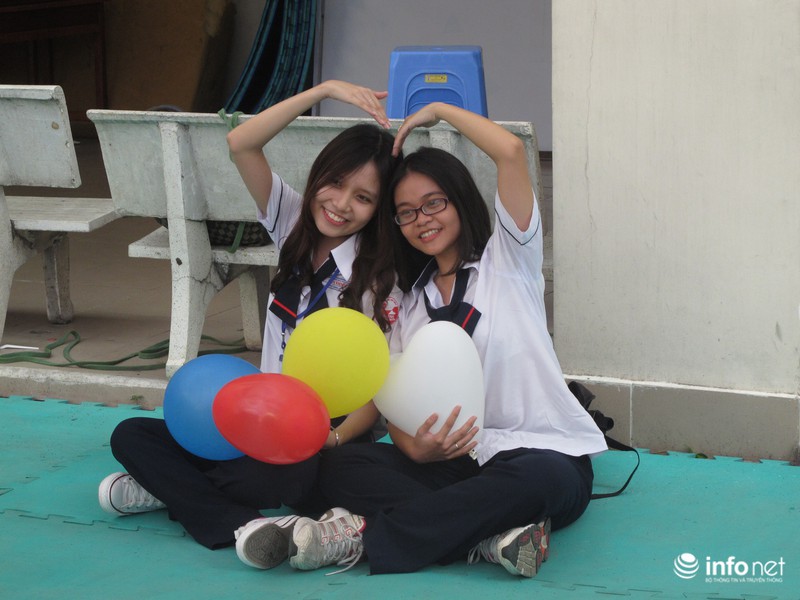 Học trò trường THPT Gia Định nghẹn ngào trong lễ tri ân - ảnh 3