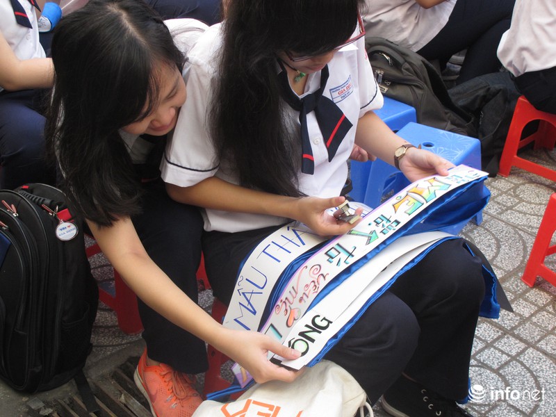 Học trò trường THPT Gia Định nghẹn ngào trong lễ tri ân - ảnh 5