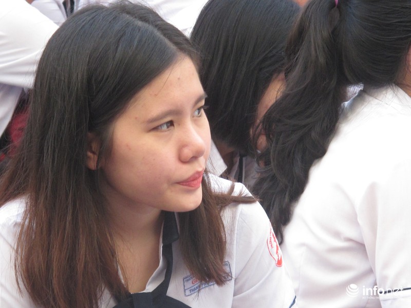 Học trò trường THPT Gia Định nghẹn ngào trong lễ tri ân - ảnh 6