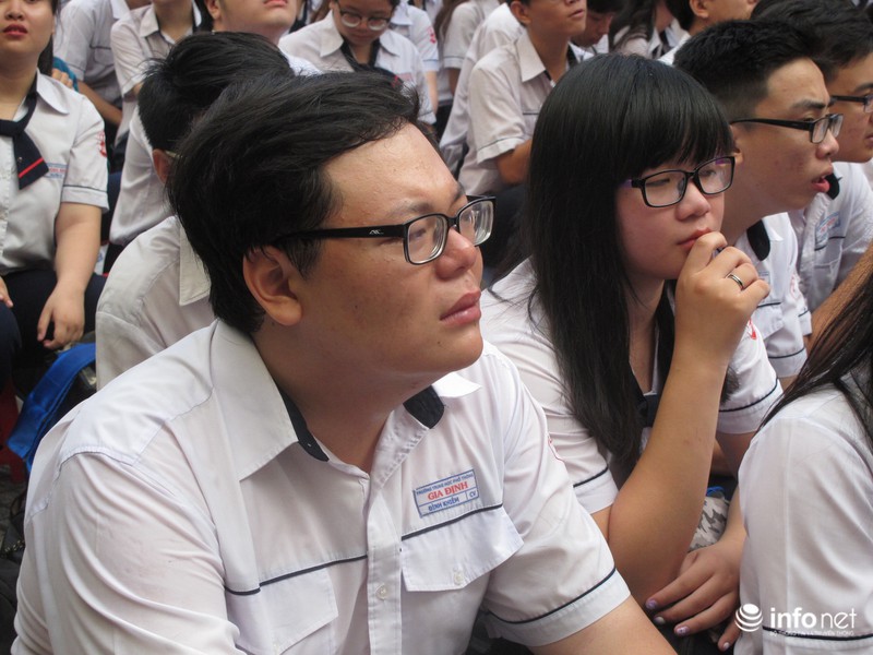 Học trò trường THPT Gia Định nghẹn ngào trong lễ tri ân - ảnh 8