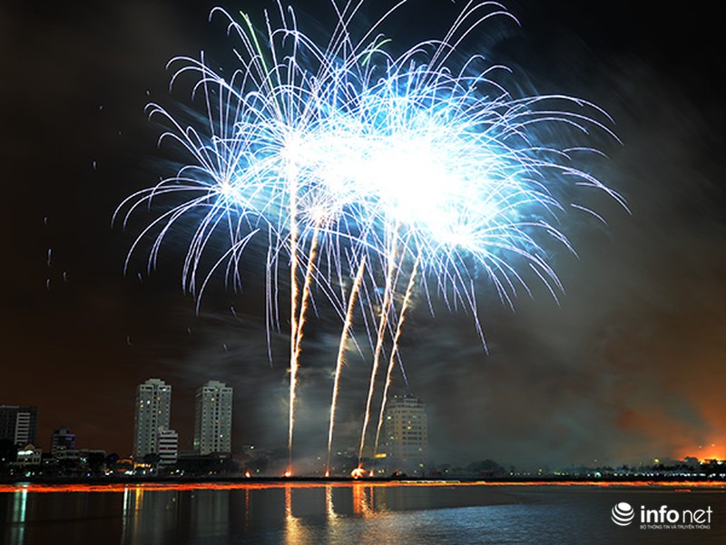 Hoàng Sa, Trường Sa vang vọng tại cuộc thi pháo hoa quốc tế Đà Nẵng 2015 - ảnh 6