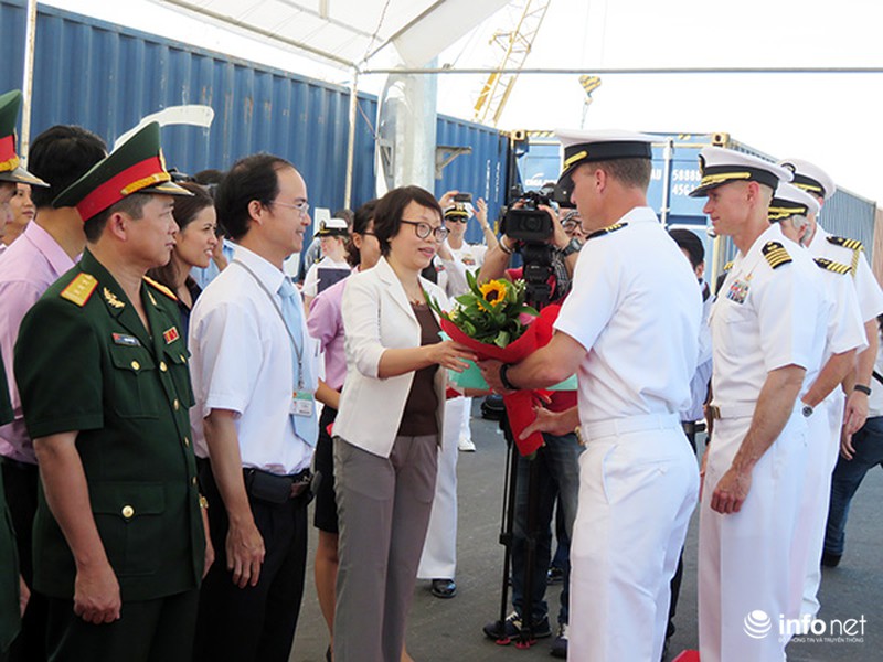 Tàu bệnh viện khổng lồ của Hải quân Hoa Kỳ tới Đà Nẵng - ảnh 3