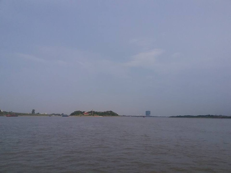 Những ngôi đền, chùa độc đáo nổi tiếng bên bờ sông Hồng - ảnh 4