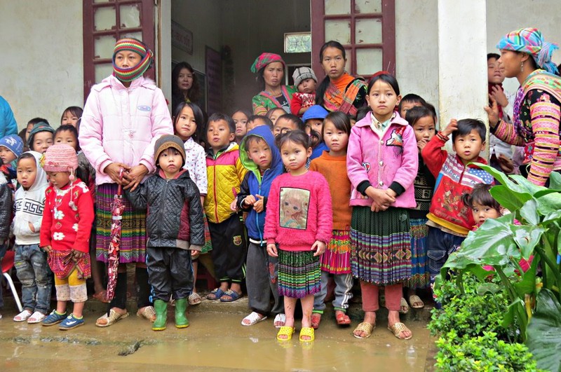 Đoàn thiện nguyện “Sưởi ấm mùa đông Tây Bắc” Báo Bưu điện Việt Nam trở lại Tủa Sín Chải - ảnh 9