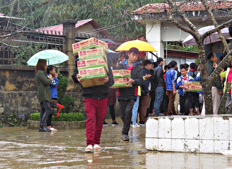 Đoàn thiện nguyện “Sưởi ấm mùa đông Tây Bắc” Báo Bưu điện Việt Nam trở lại Tủa Sín Chải - ảnh 8