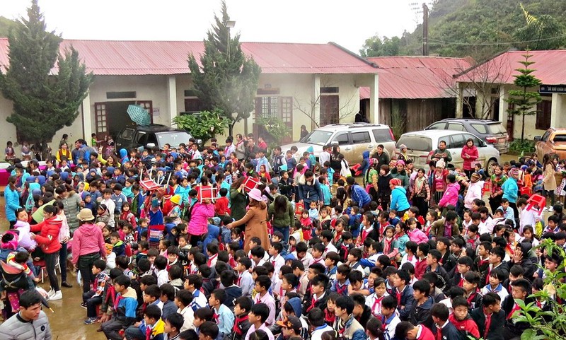 Đoàn thiện nguyện “Sưởi ấm mùa đông Tây Bắc” Báo Bưu điện Việt Nam trở lại Tủa Sín Chải - ảnh 3