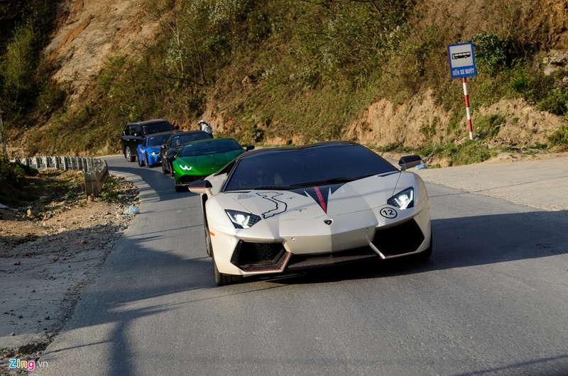 Sieu xe noi duoi nhau tren cao toc Ha Noi - Lao Cai hinh anh 9