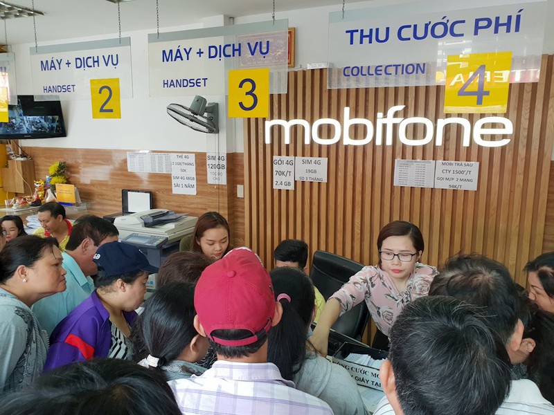 Người dân TP.HCM chen lấn đi đăng ký thông tin trước giờ G - ảnh 2