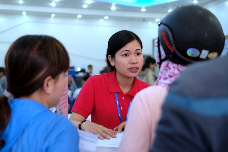 Người dân TP.HCM chen lấn đi đăng ký thông tin trước giờ G - ảnh 7