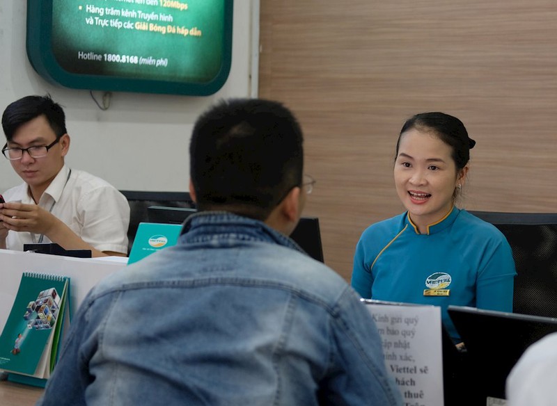 Người dân TP.HCM chen lấn đi đăng ký thông tin trước giờ G - ảnh 12