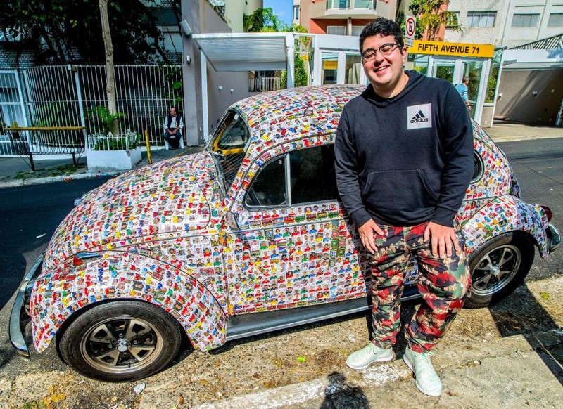 Volkswagen Beetle phủ 15.000 tấm ảnh các cầu thủ - chiếc xe độc nhất World Cup 2018 - ảnh 1