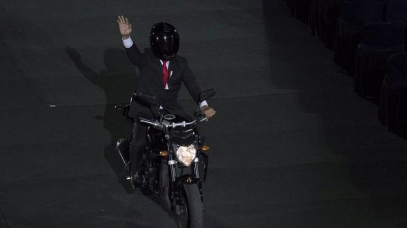 Tong thong Indonesia chay mau moto gi trong le khai mac ASIAD? hinh anh 2