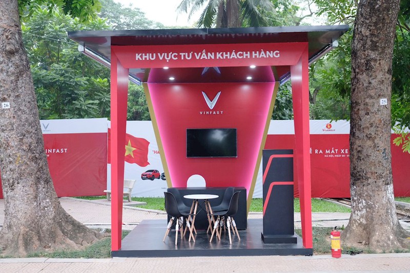 Hé lộ hình ảnh và clip xe ô tô của VinFast trước giờ G tại Công viên Thống nhất sáng nay - ảnh 6