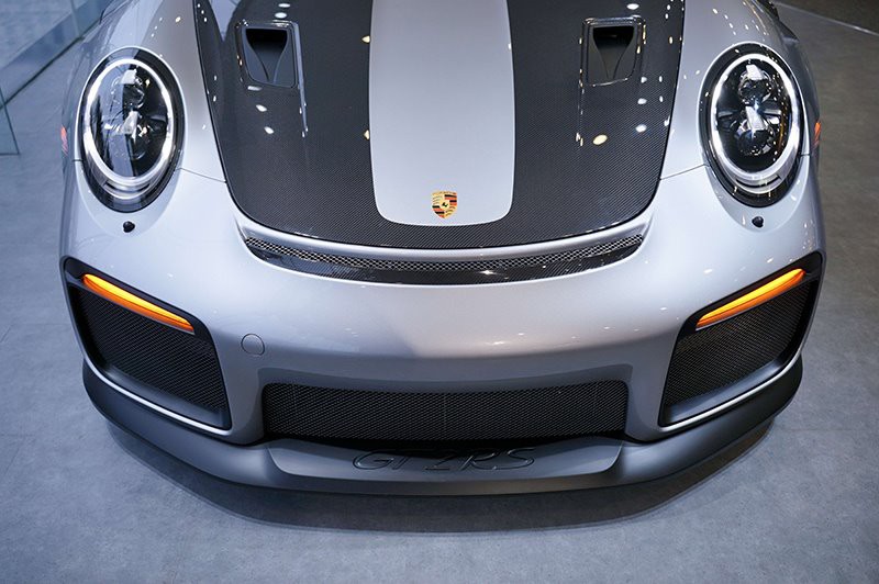 Ngắm bộ đôi xe thể thao tiền tỷ Porsche 911 GT2 RS và 718 Cayman - ảnh 2