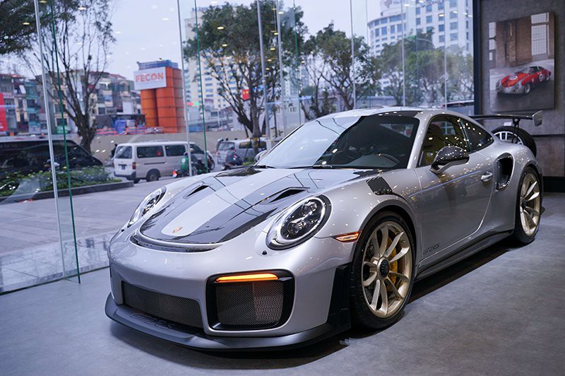 Ngắm bộ đôi xe thể thao tiền tỷ Porsche 911 GT2 RS và 718 Cayman - ảnh 1