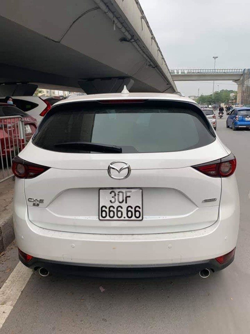 Mazda CX-5 biển 'ngũ quý 6' rao giá hơn 3 tỷ