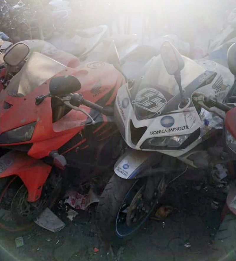Xót xa siêu mô tô bị vứt xó hoang phế ở đồn cảnh sát