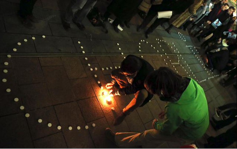 Ảnh: Cuộc tuần hành tưởng niệm các nạn nhân khủng bố ở Pháp - ảnh 16