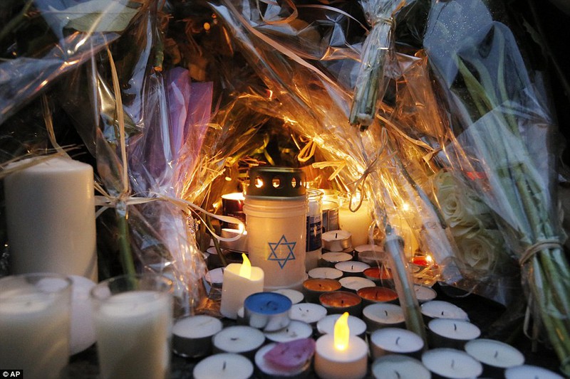 Ảnh: Cuộc tuần hành tưởng niệm các nạn nhân khủng bố ở Pháp - ảnh 10