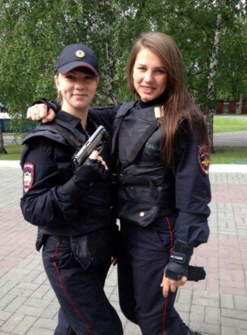 Chiêm ngưỡng vẻ đẹp của các nữ cảnh sát Nga - ảnh 1