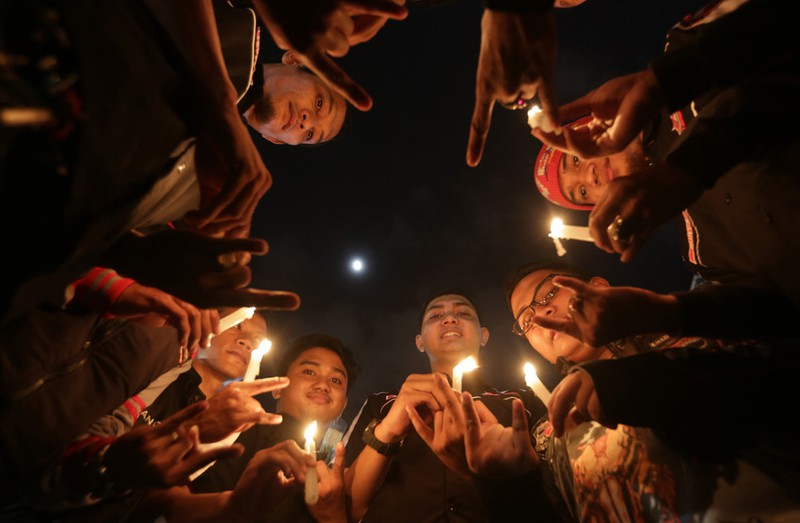 Chùm ảnh: Thế giới hưởng ứng Giờ Trái Đất 2015 - ảnh 2